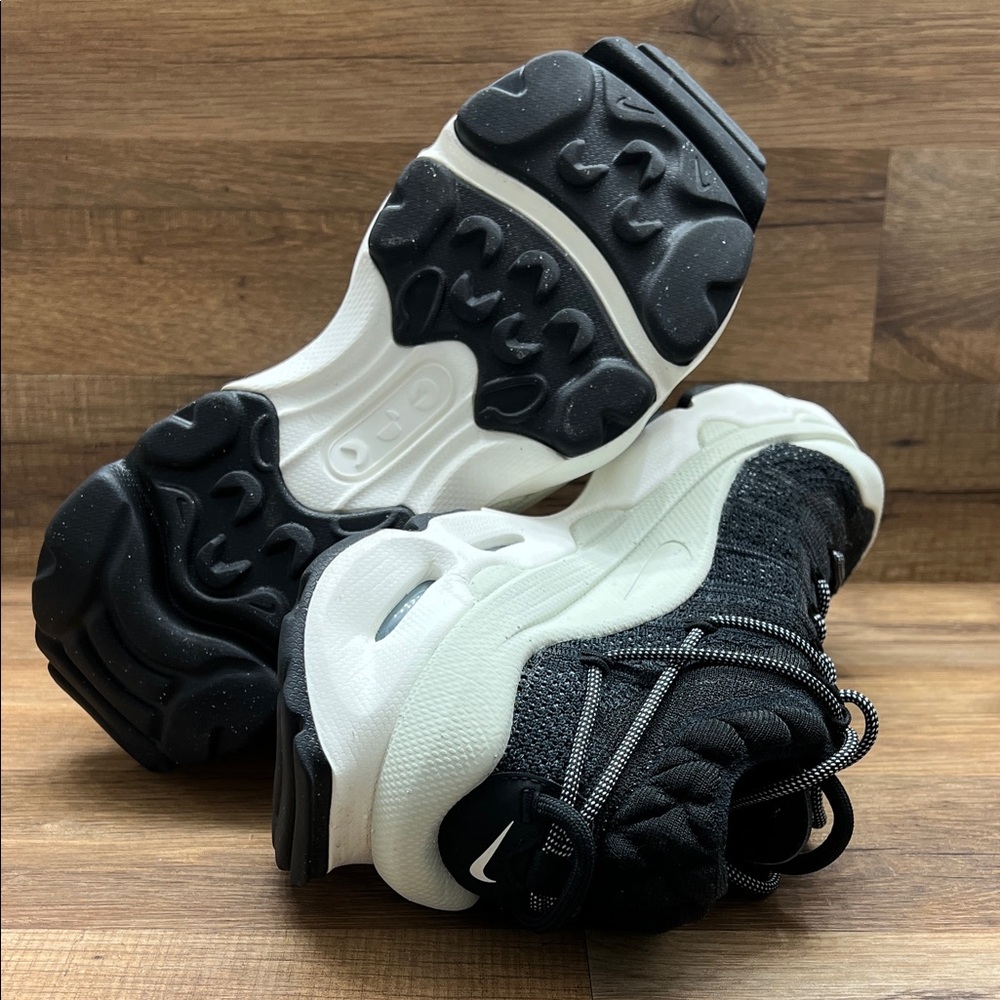 Nike Black and White Athletic Shoes NIKE AIR MAX FLYKNIT VENTURE BRAND NEW - Picture 5 of 10